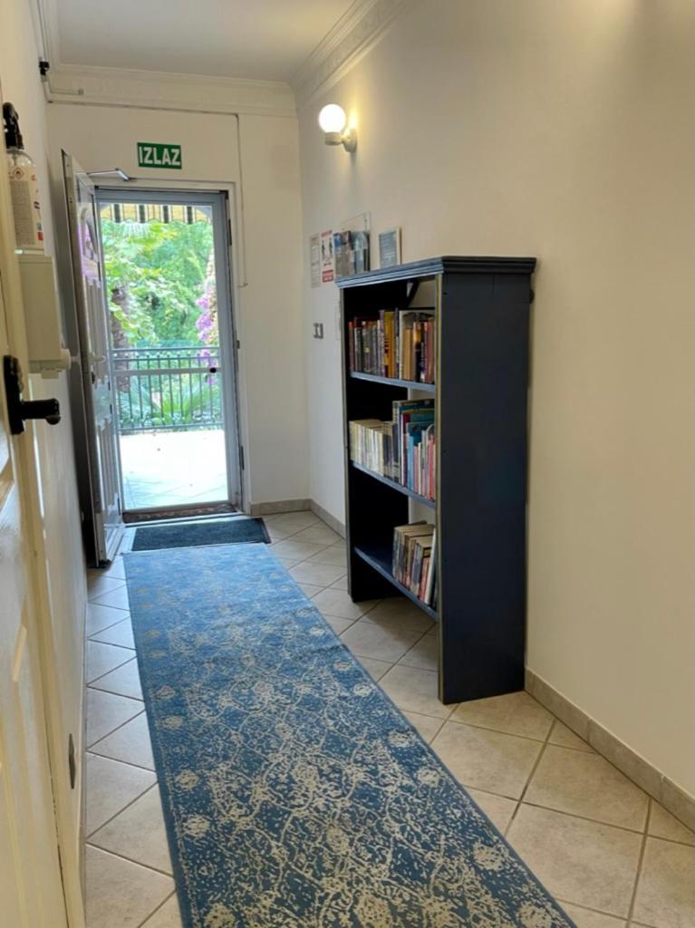 Apartmani Dina Биоград на Мору Екстериор снимка