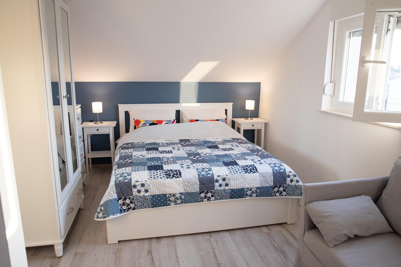 Apartmani Dina Биоград на Мору Екстериор снимка