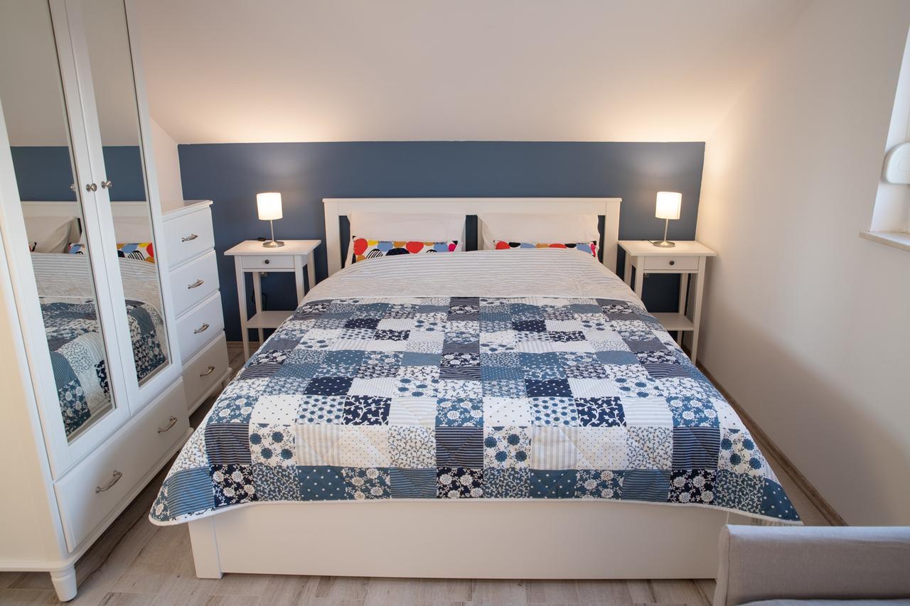 Apartmani Dina Биоград на Мору Екстериор снимка