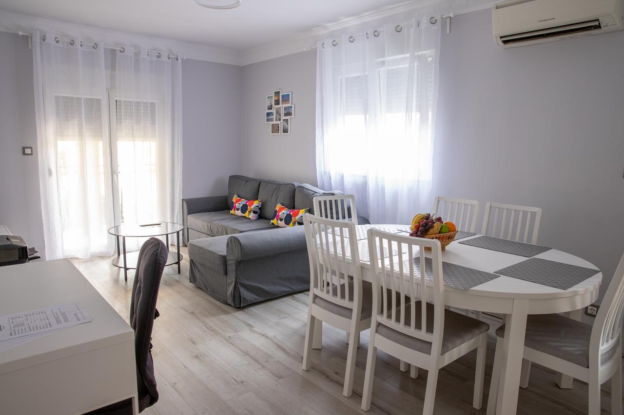 Apartmani Dina Биоград на Мору Екстериор снимка