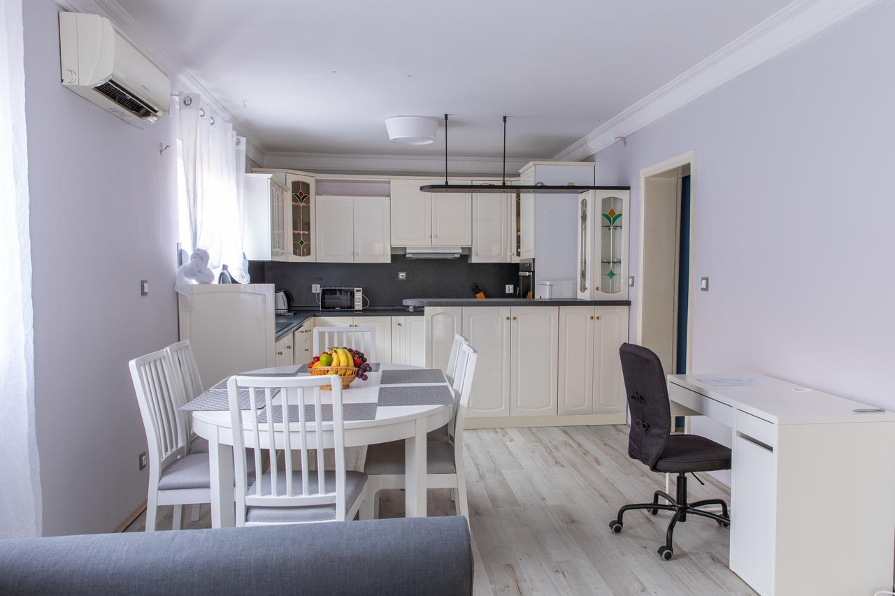 Apartmani Dina Биоград на Мору Екстериор снимка